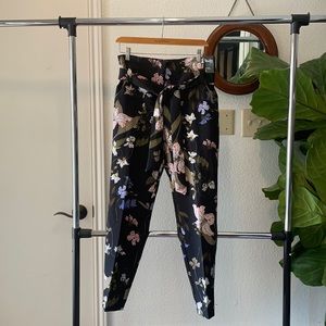 Women’s Black Floral New York & Company “The Maddie Pant” size 6